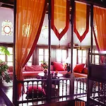 招待所 Santikos Mansion, Santikos Collection