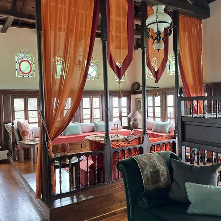 בית הארחה Santikos Mansion, Santikos Collection