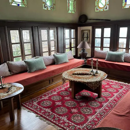 Santikos Mansion, Santikos Collection Gasthuis