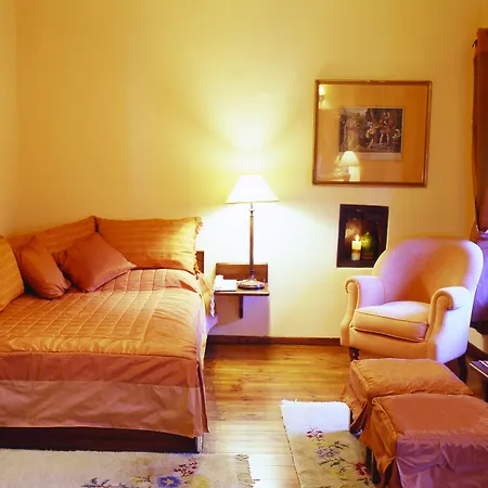 Santikos Mansion, Santikos Collection Gasthuis Vizítsa