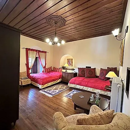 Santikos Mansion, Santikos Collection فيزيتسا
